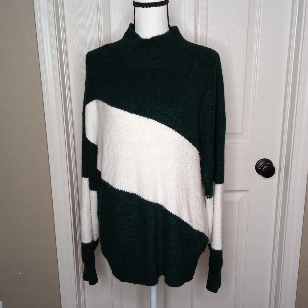 Nine West Asymetrical Stripe Hunter Green White Fuzzy Sweater Sz. Large
